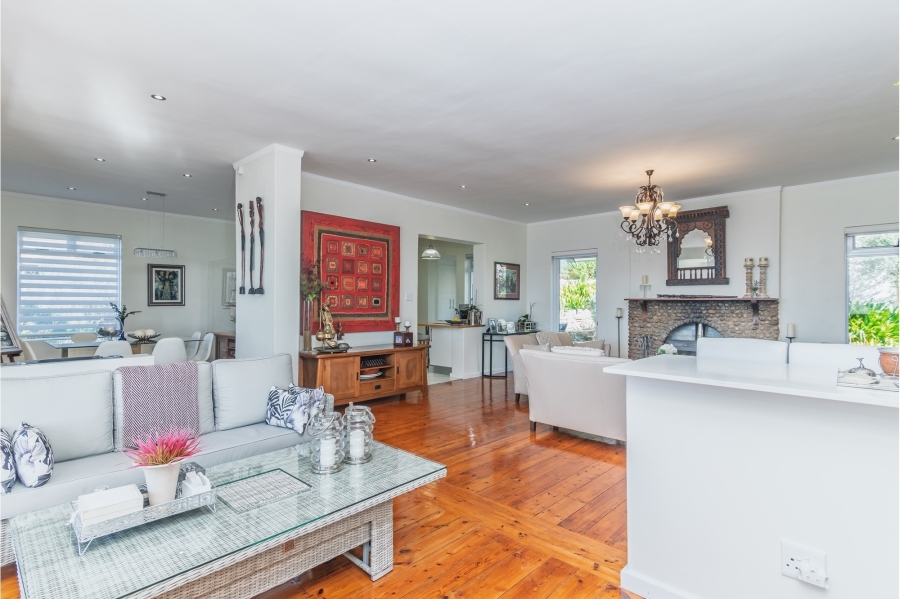 3 Bedroom Property for Sale in Cairnside Western Cape